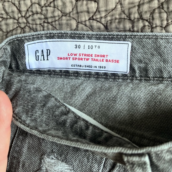 DISCOUNTED SHIPPING 📦 NWT- GAP denim shorts - Picture 5 of 6